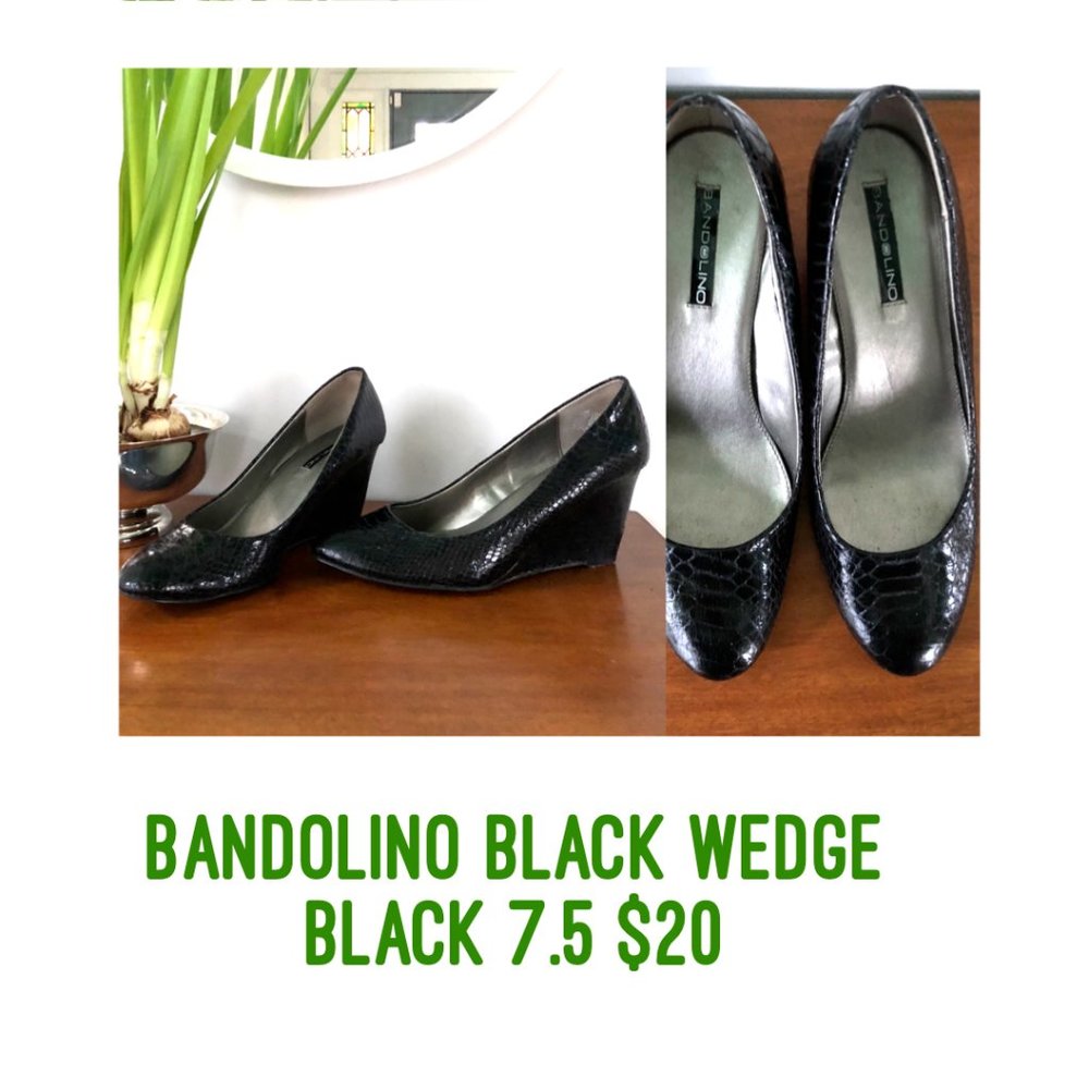 Bandolino Black Snakeskin Wedge, Size 7.5